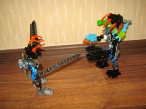 Скайрекс и Сурж сражаются